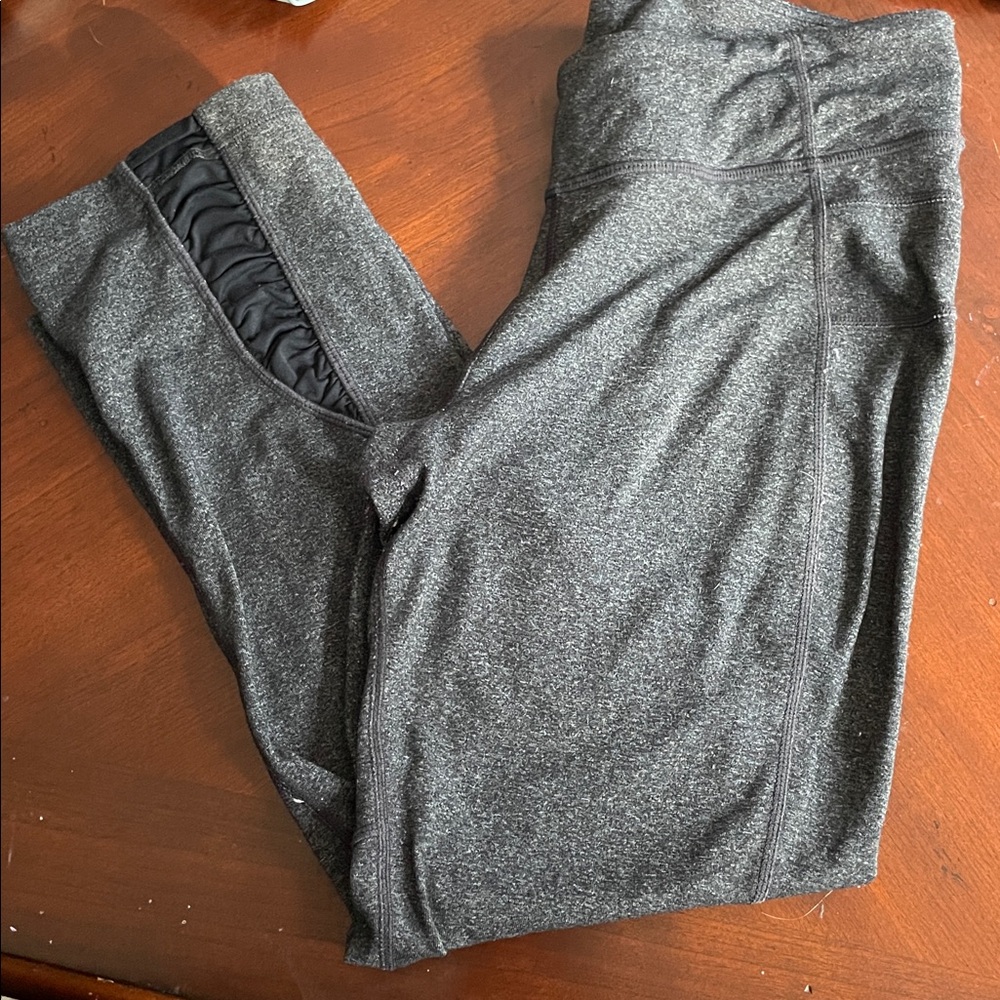 Lululemon Women’s Gray Cropped Workout Leggings 8